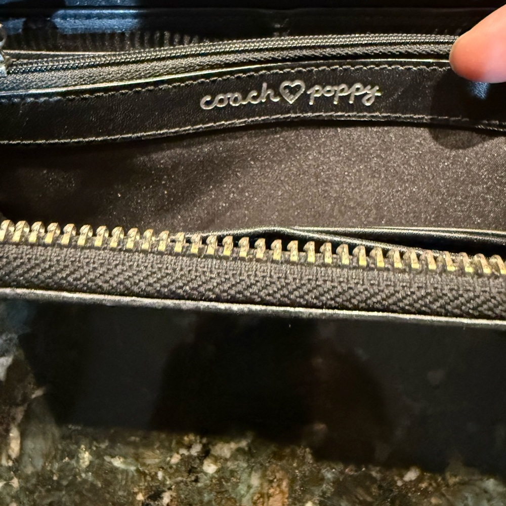 COACH POPPY EMBOSSED PATENT LEATHER SLIM ZIP WALLET BLACK RARE MINT S - Picture 5 of 8